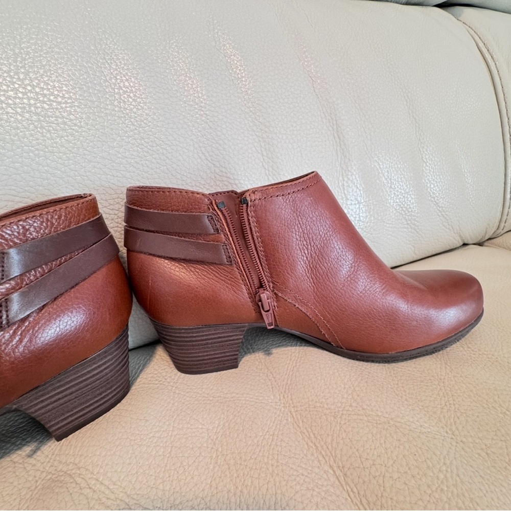 Clarks Tan Leather Ankle Boots (Super Comfortable)